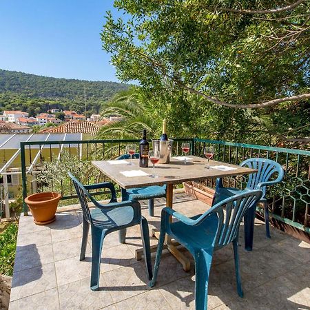 Lovely Apartment In Veli Losinj With Kitchen エクステリア 写真