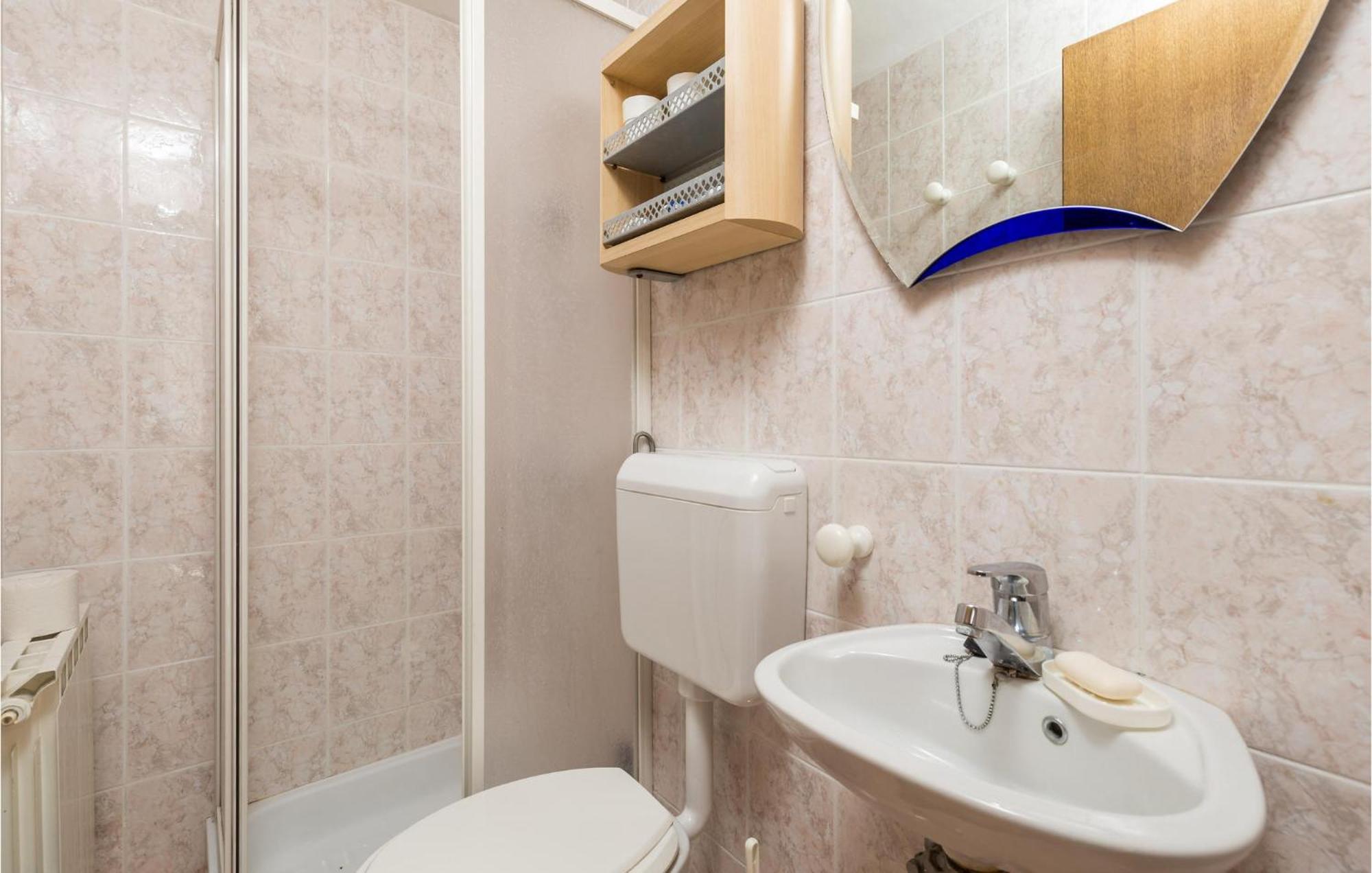 Lovely Apartment In Veli Losinj With Kitchen エクステリア 写真