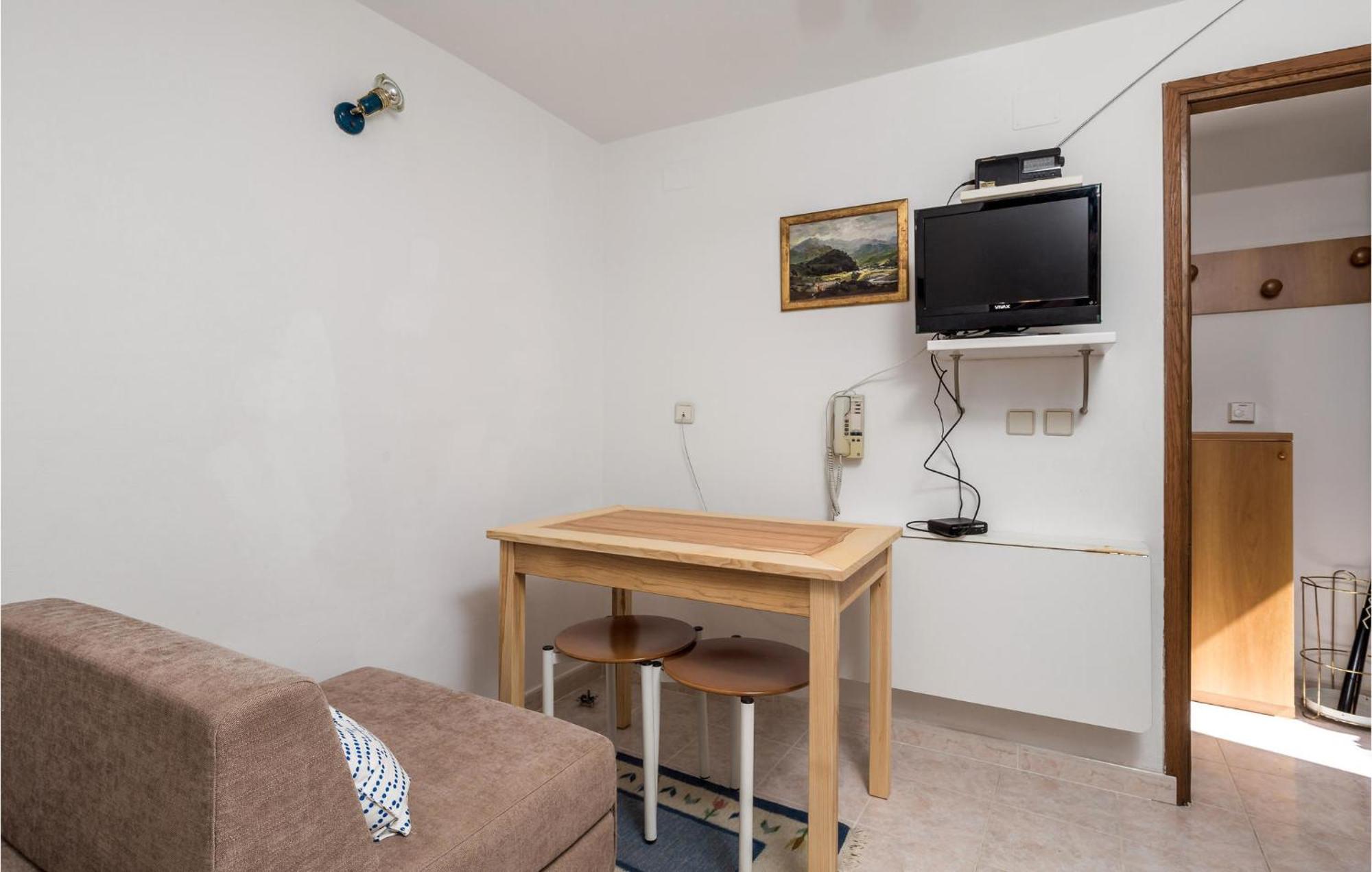 Lovely Apartment In Veli Losinj With Kitchen エクステリア 写真