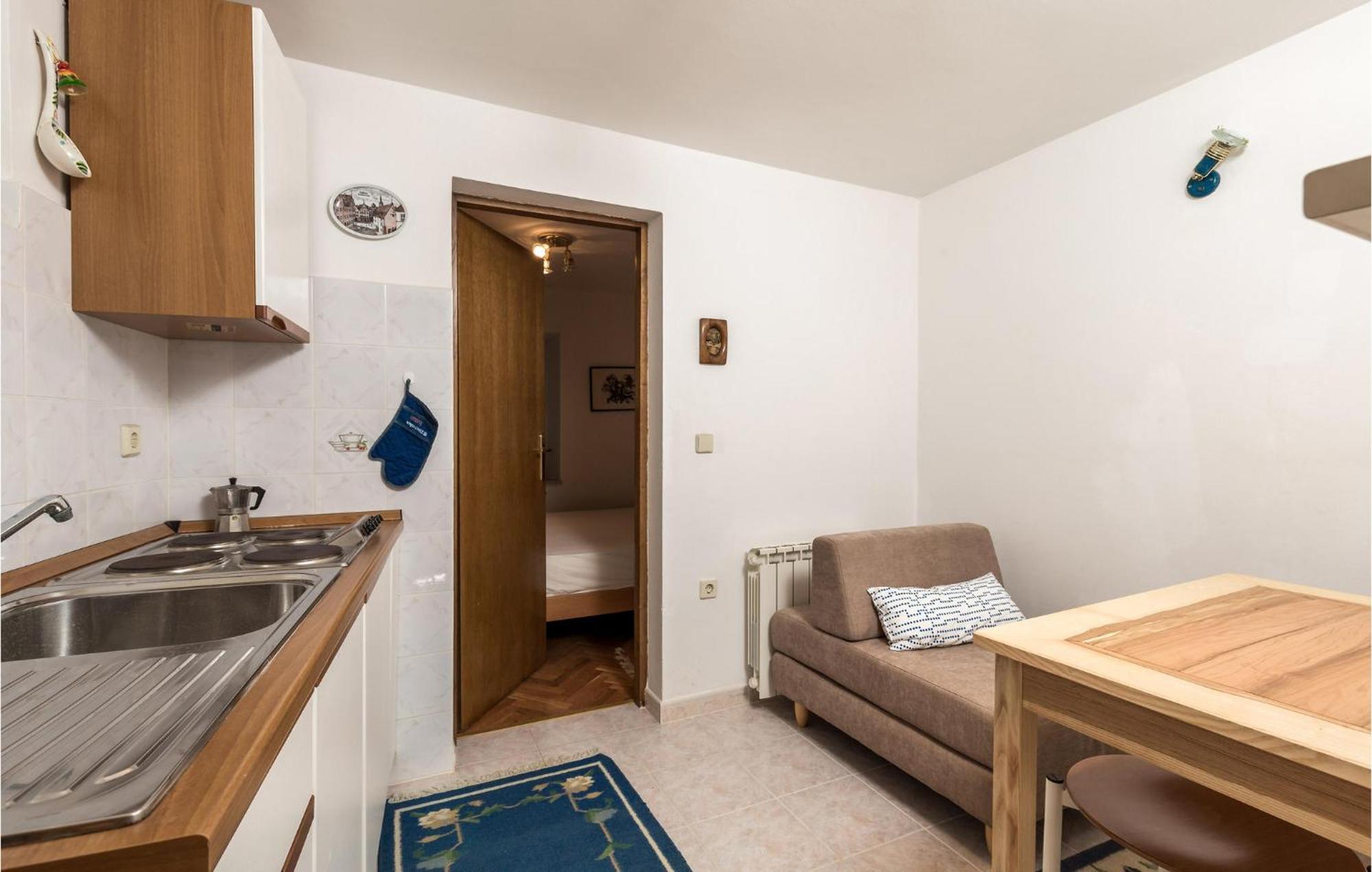 Lovely Apartment In Veli Losinj With Kitchen エクステリア 写真