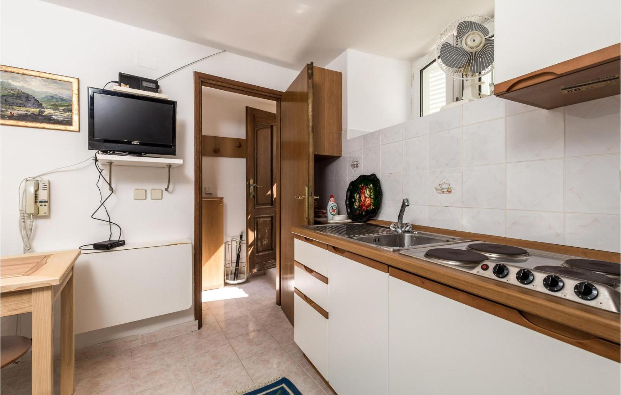 Lovely Apartment In Veli Losinj With Kitchen エクステリア 写真