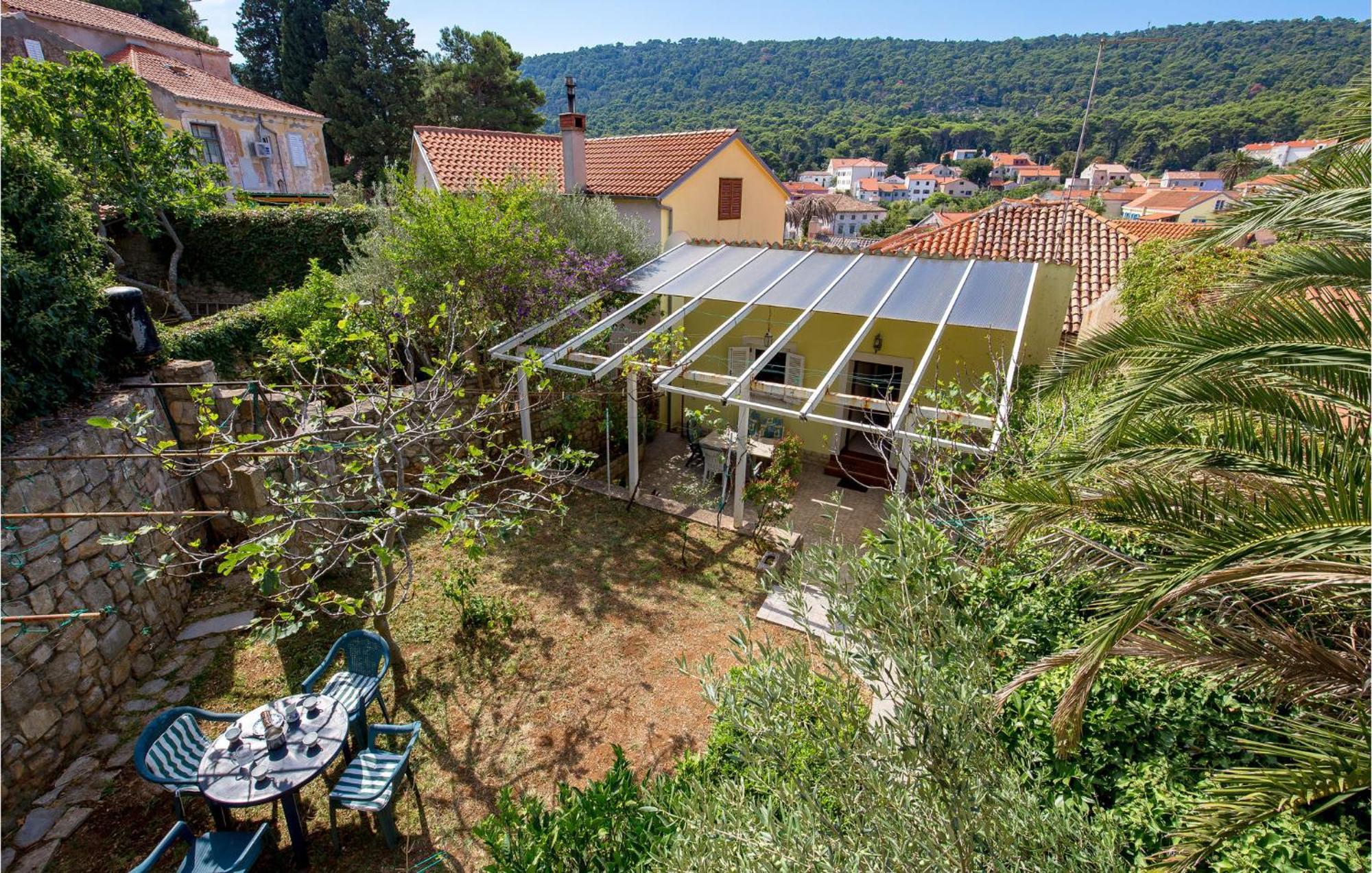 Lovely Apartment In Veli Losinj With Kitchen エクステリア 写真