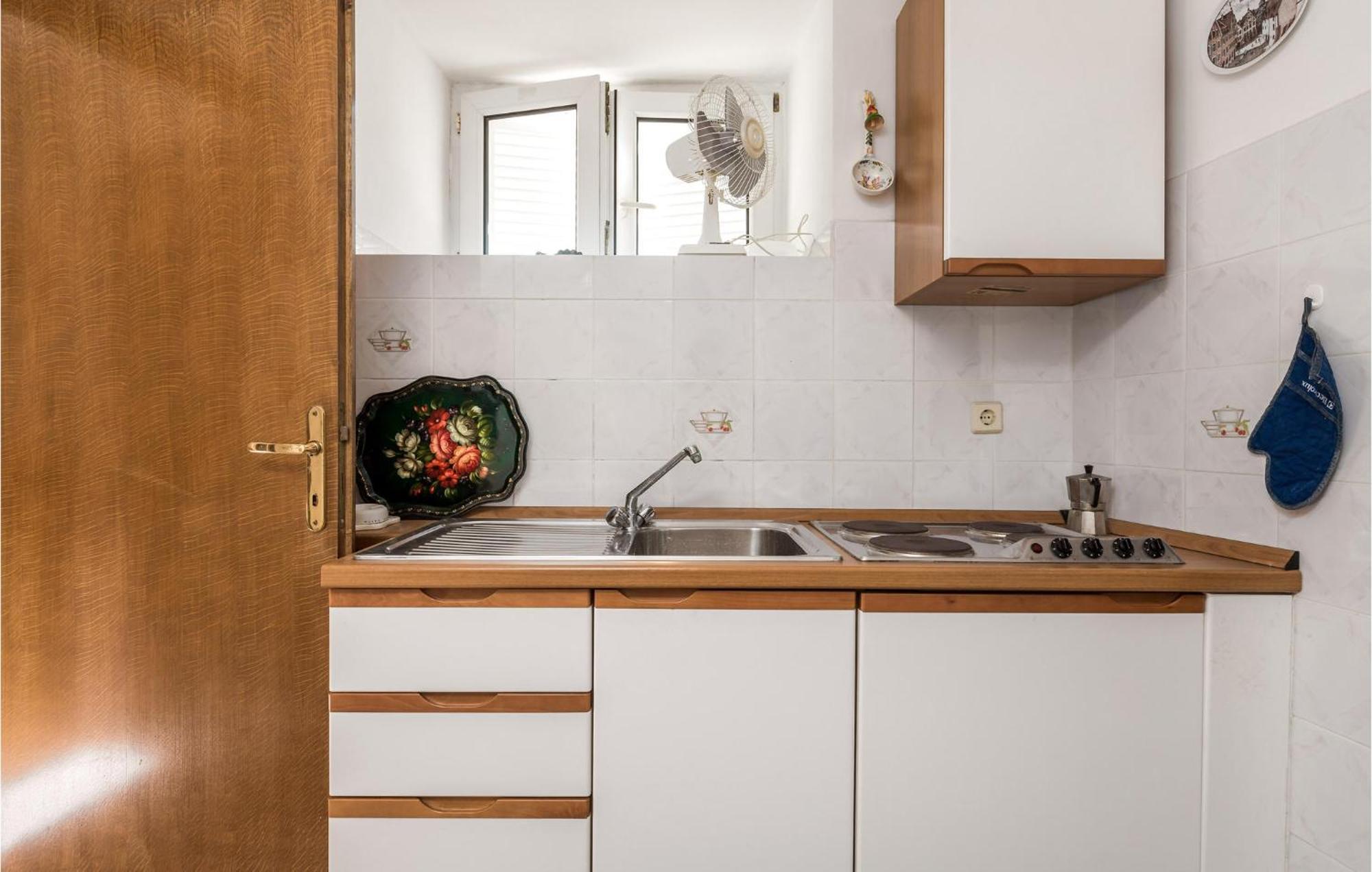 Lovely Apartment In Veli Losinj With Kitchen エクステリア 写真