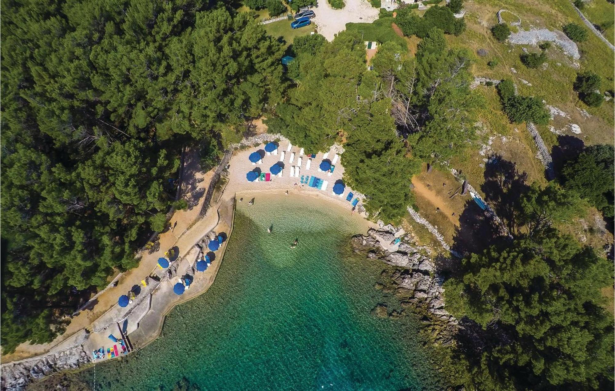 Lovely Apartment In Veli Losinj With Kitchen エクステリア 写真
