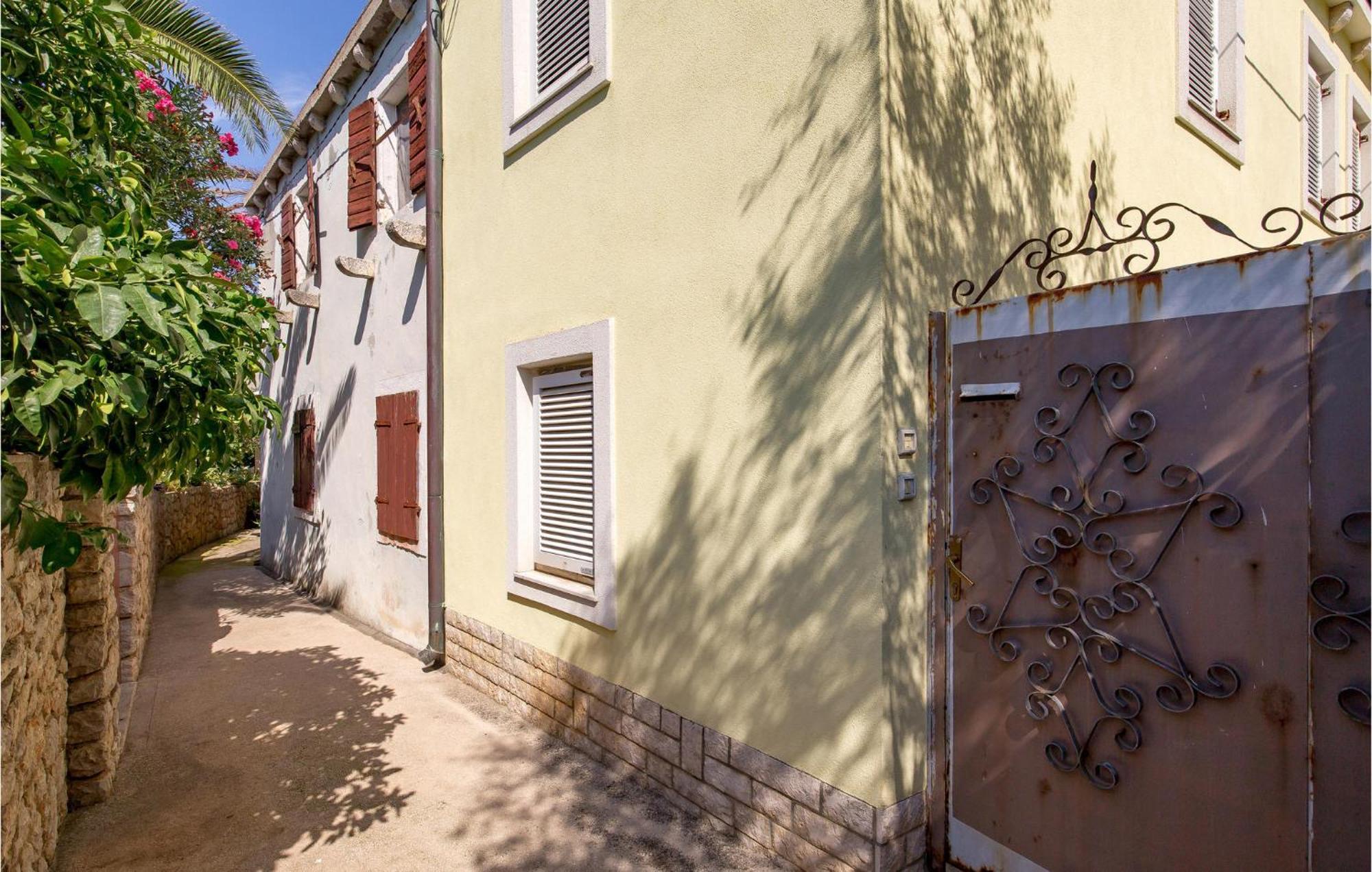 Lovely Apartment In Veli Losinj With Kitchen エクステリア 写真