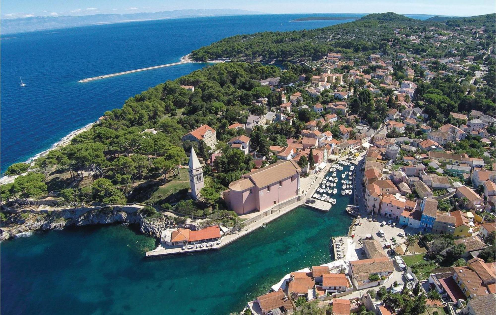 Lovely Apartment In Veli Losinj With Kitchen エクステリア 写真