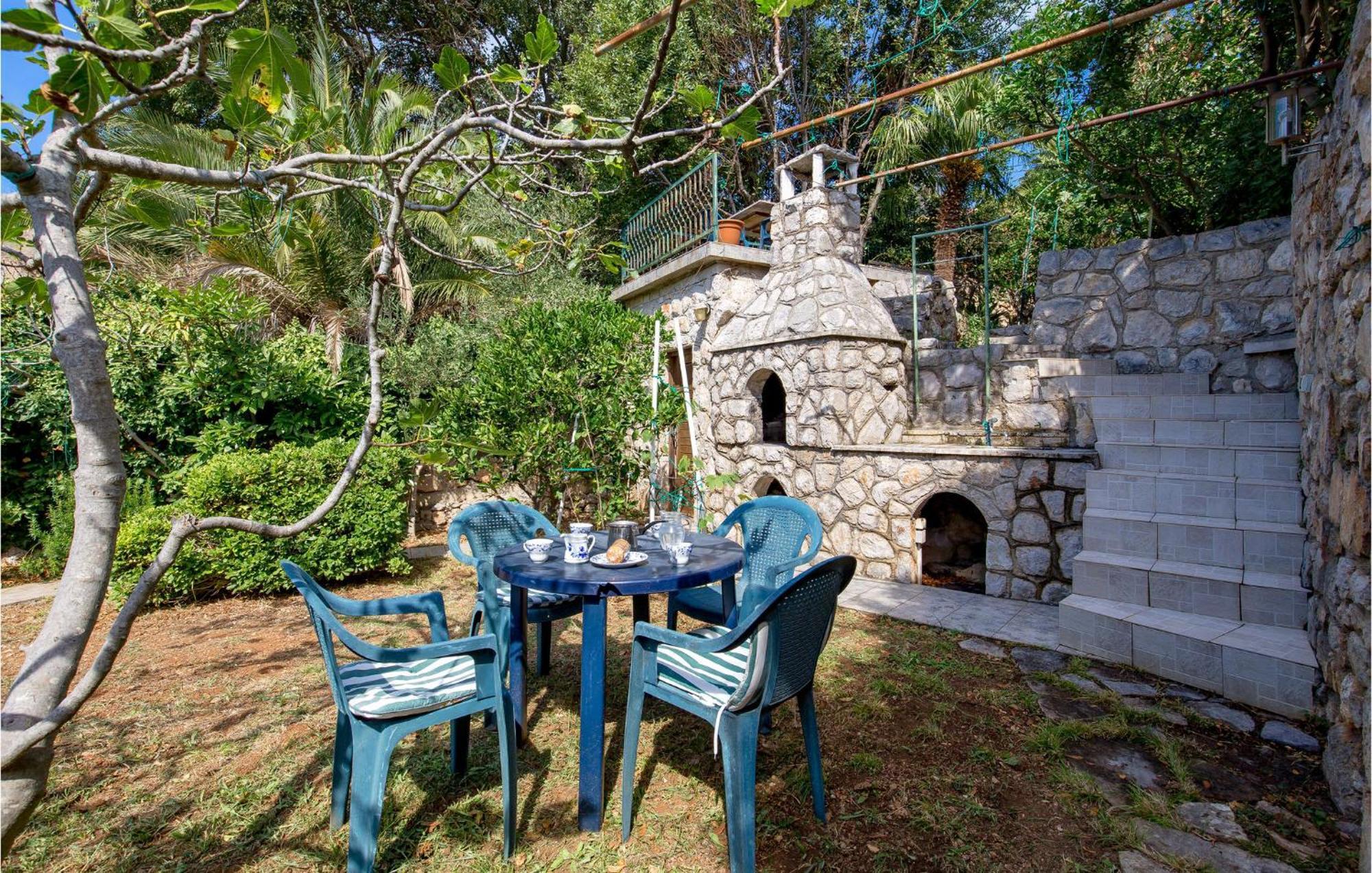 Lovely Apartment In Veli Losinj With Kitchen エクステリア 写真